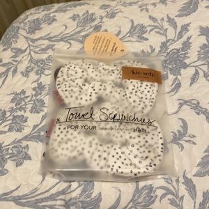 Kitsch Towel Scrunchies set of 2 - brand new